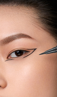 BOLD LIQUID EYELINER